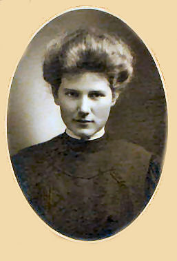 Photograph of Geraldine Bertram Robinson from 1907